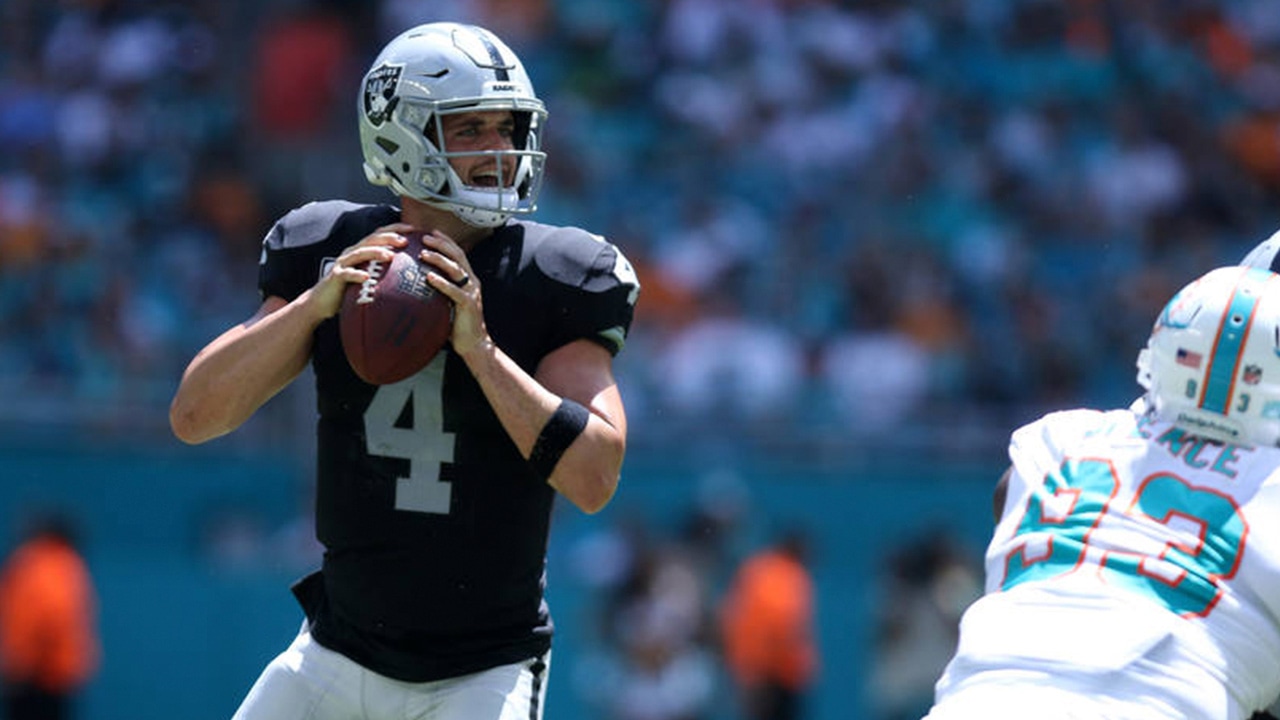 Photo of Derek Carr