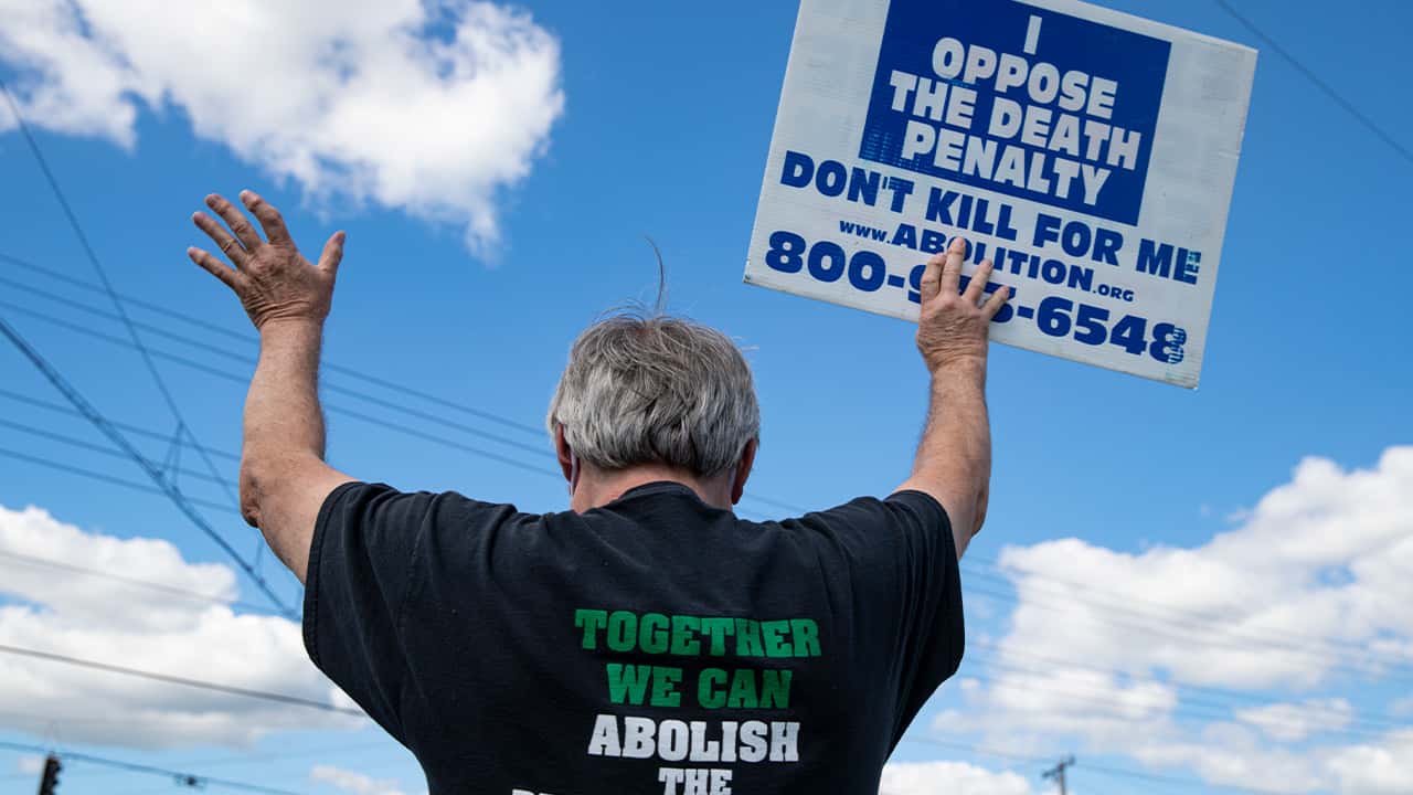 Photo of a death penalty protester